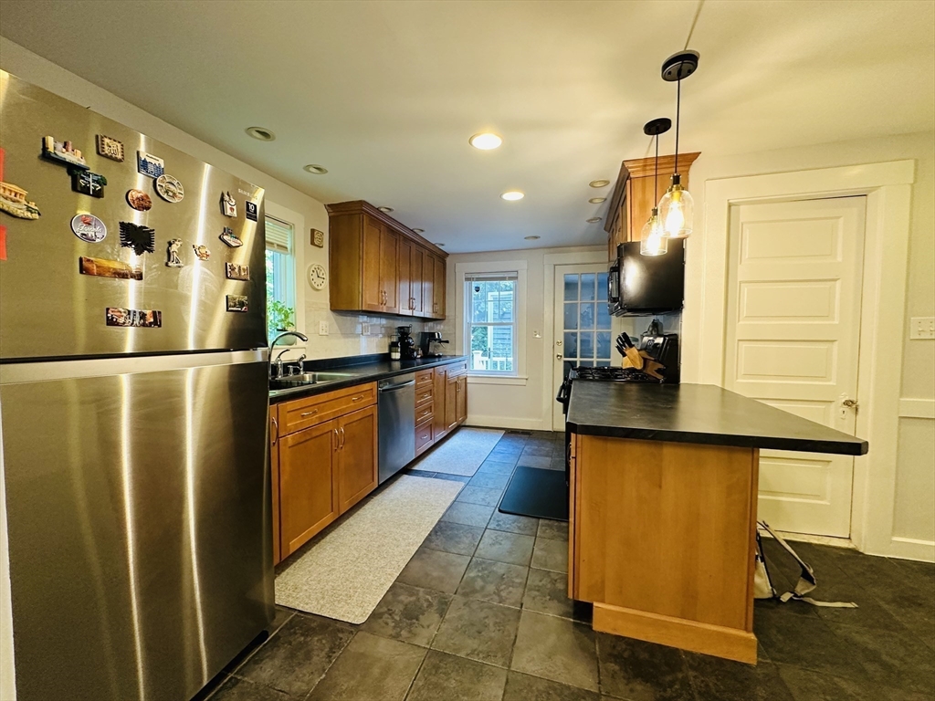 20 Rockview Road, Unit 4 Quincy, MA 02169 - Photo 10 of 25