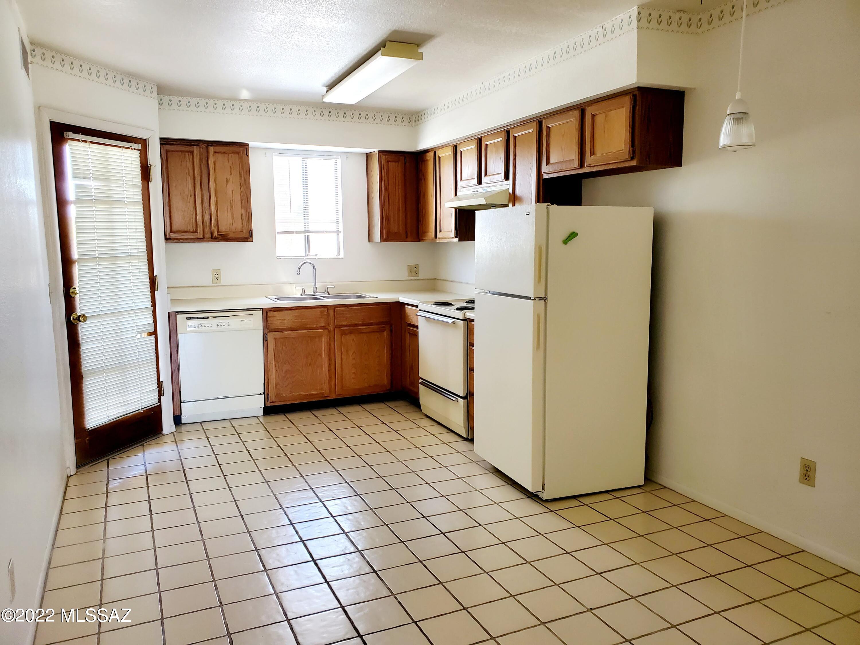 3690 North Country Club Road, Unit 1014 Tucson, AZ 85716 - Photo 7 of 16