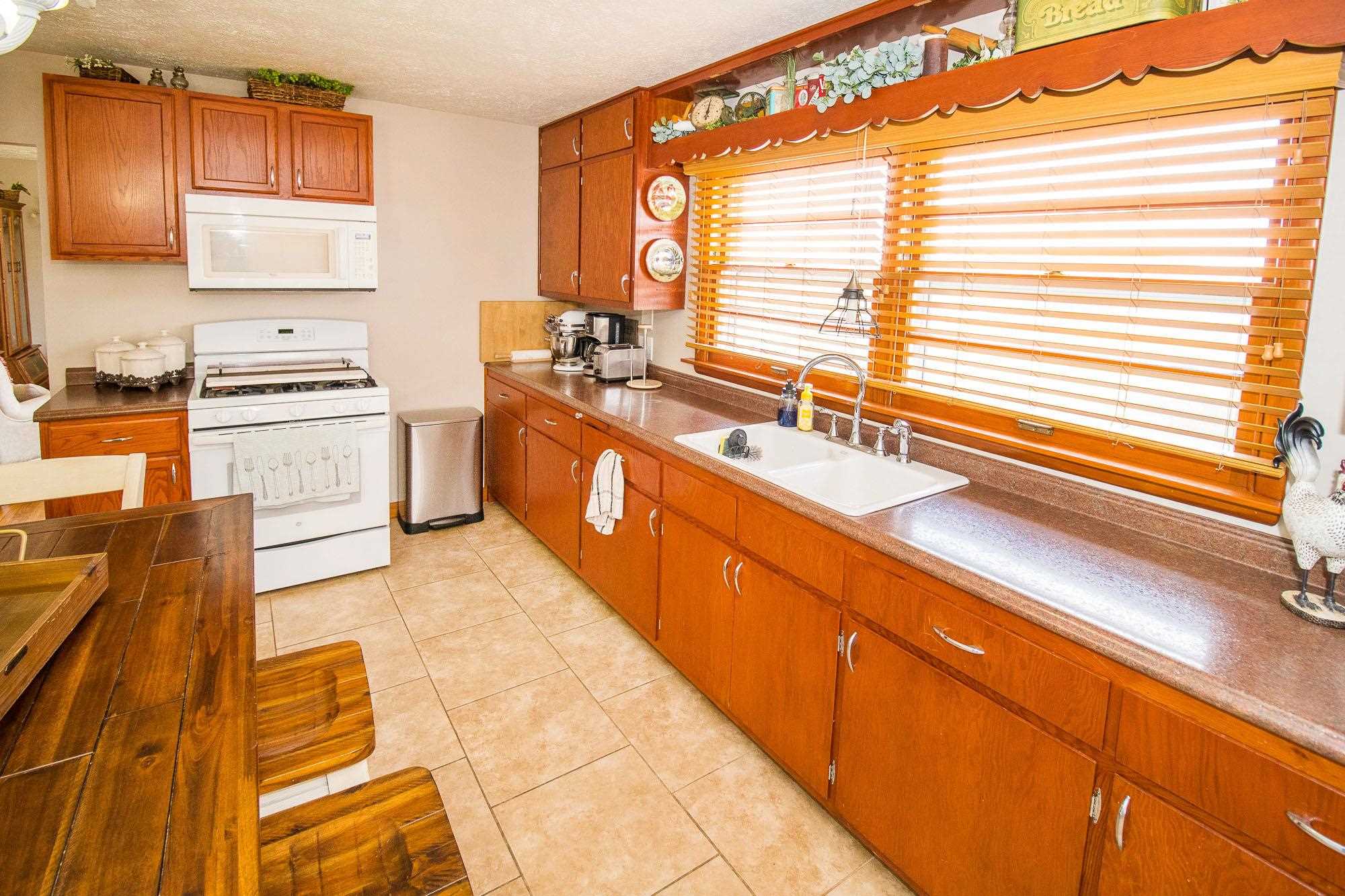 10499 N Road Elberfeld, IN 47613 - Photo 10 of 31 Gallery Image 10