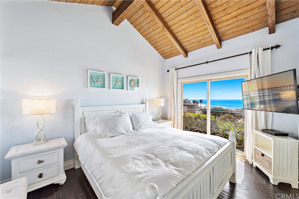 31004 Aliso Circle Laguna Beach, CA 92651 - Photo 16 of 28 a bedroom with a bed and a lamp