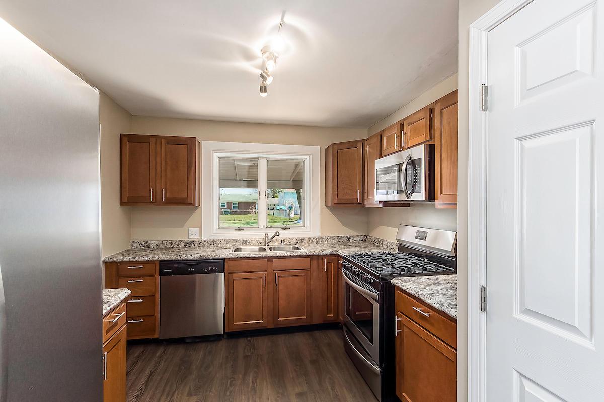 390 Redmond Road Columbus, OH 43228 - Photo 13 of 36 Gallery Image 13
