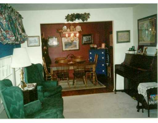 287 Randy Lane Coraopolis, PA 15108 - Photo 3 of 5 Gallery Image 3