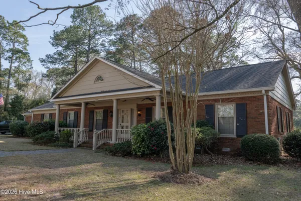 $479,900 | 614 Lakeshore Drive, Goldsboro, NC 27534
