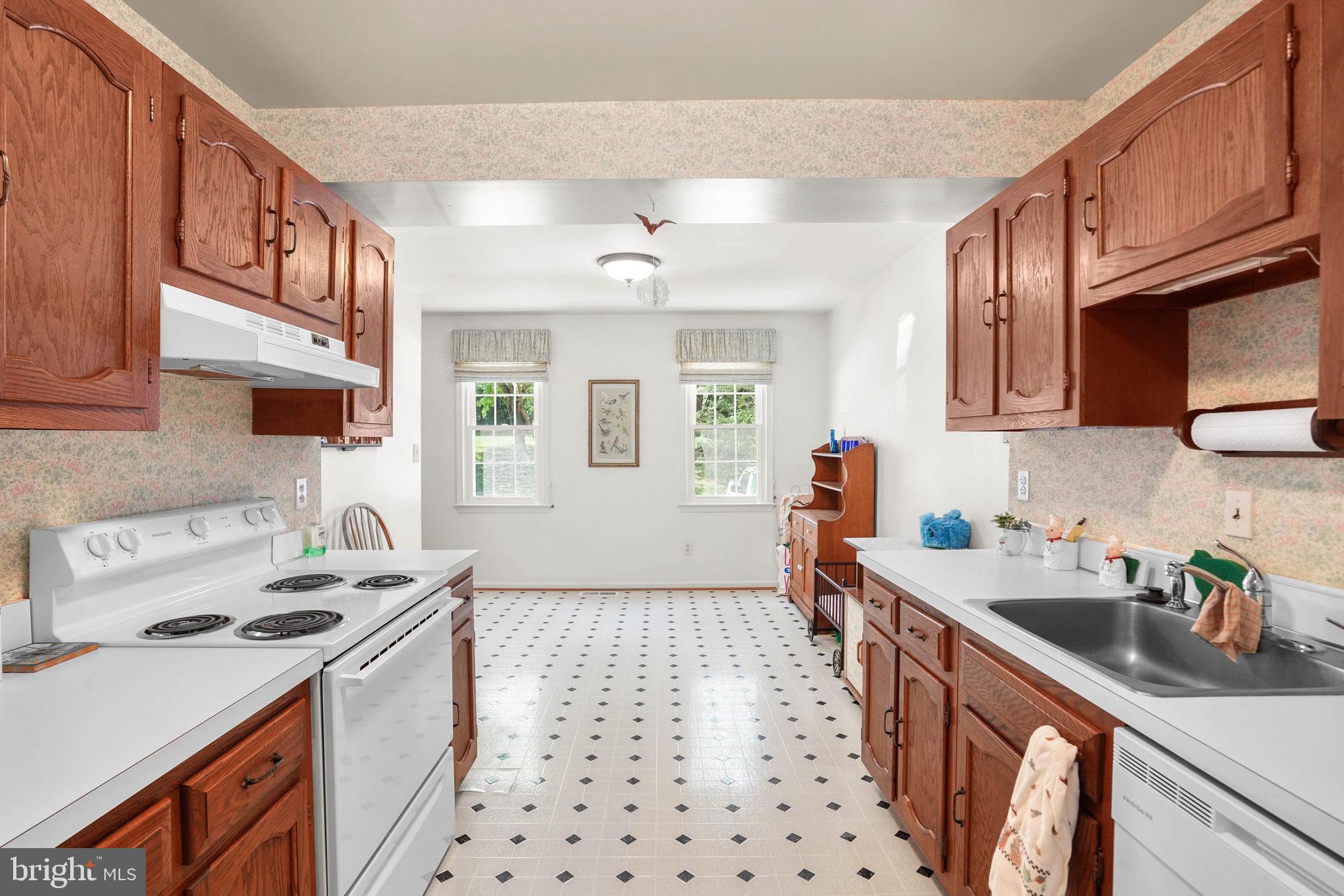 99 Oak Shade Road Gaithersburg, MD 20878 - Photo 4 of 26 Gallery Image 4