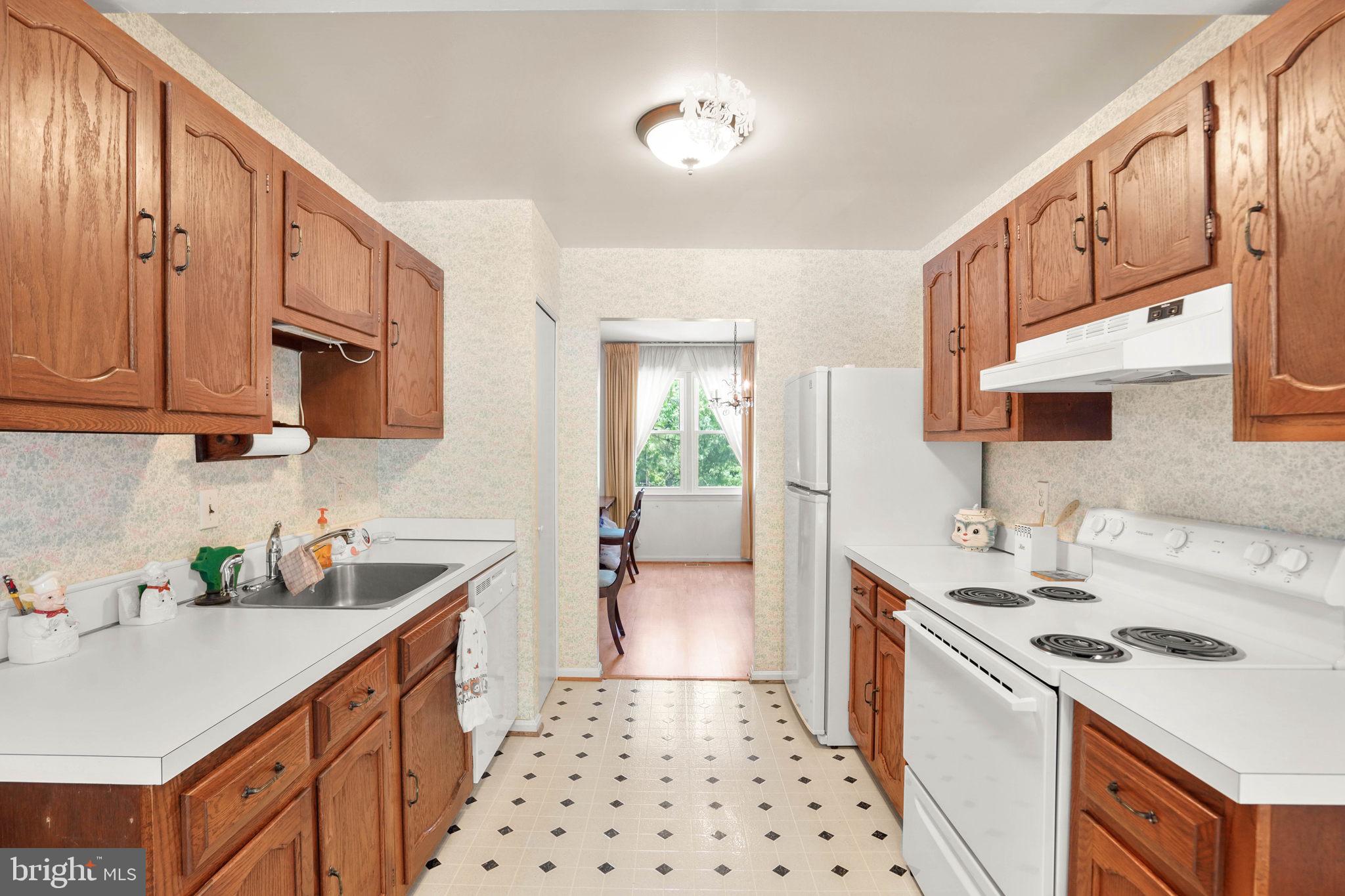 99 Oak Shade Road Gaithersburg, MD 20878 - Photo 5 of 26 Gallery Image 5