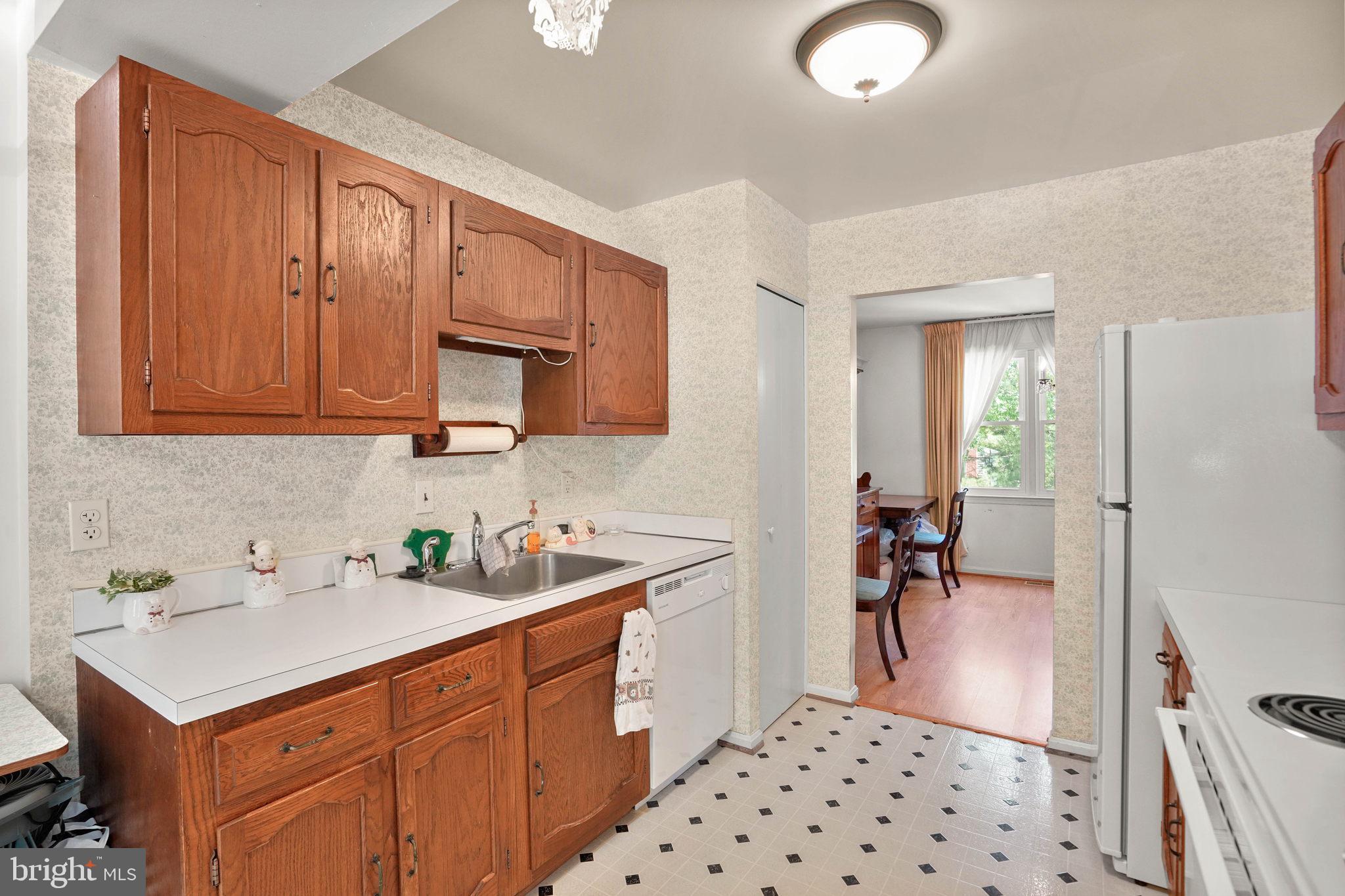 99 Oak Shade Road Gaithersburg, MD 20878 - Photo 6 of 26 Gallery Image 6