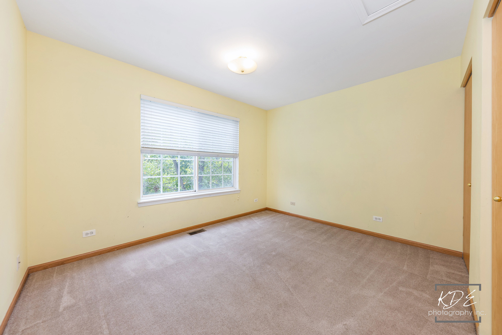 2330 Twilight Drive Aurora, IL 60503 - Photo 13 of 27 a view of an empty room with a window