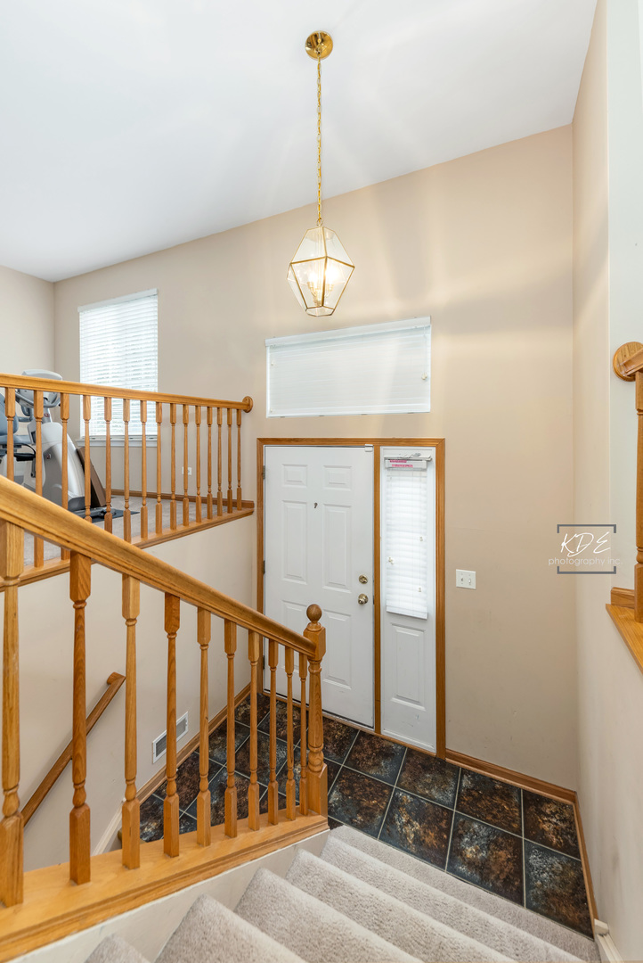 2330 Twilight Drive Aurora, IL 60503 - Photo 19 of 27 a view of entryway