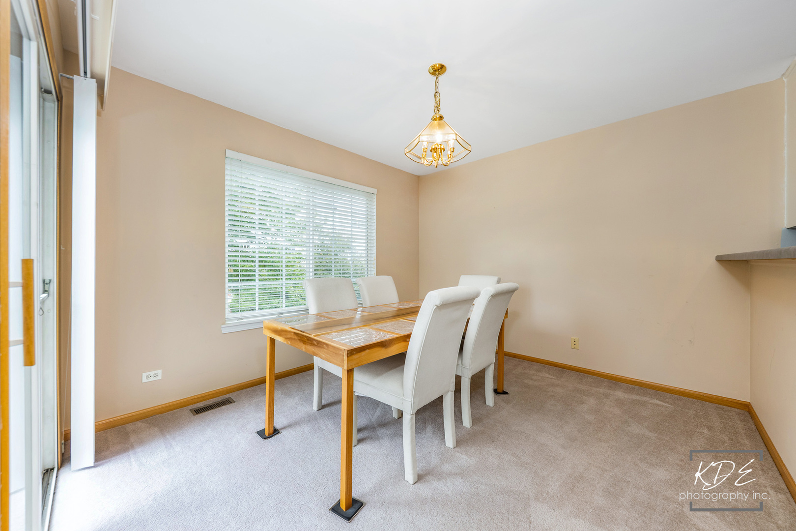 2330 Twilight Drive Aurora, IL 60503 - Photo 9 of 27 a dining room with furniture and window
