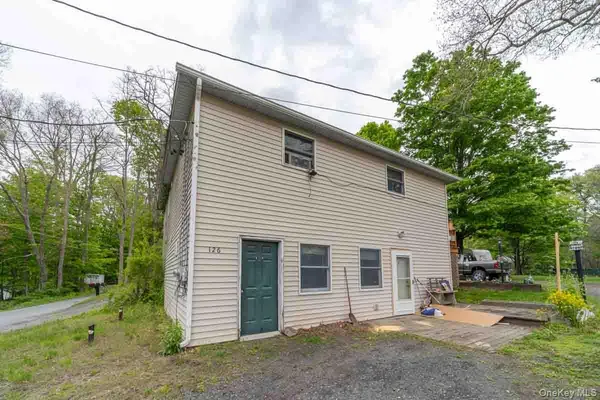 $2,000 | 126 Red Top Road, Unit B, Wallkill, NY 12589