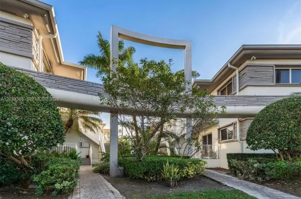 $2,900 | 1142 99th Street, Unit 23, Bay Harbor Islands, FL 33154