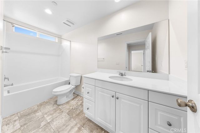 a view of front of house with yard