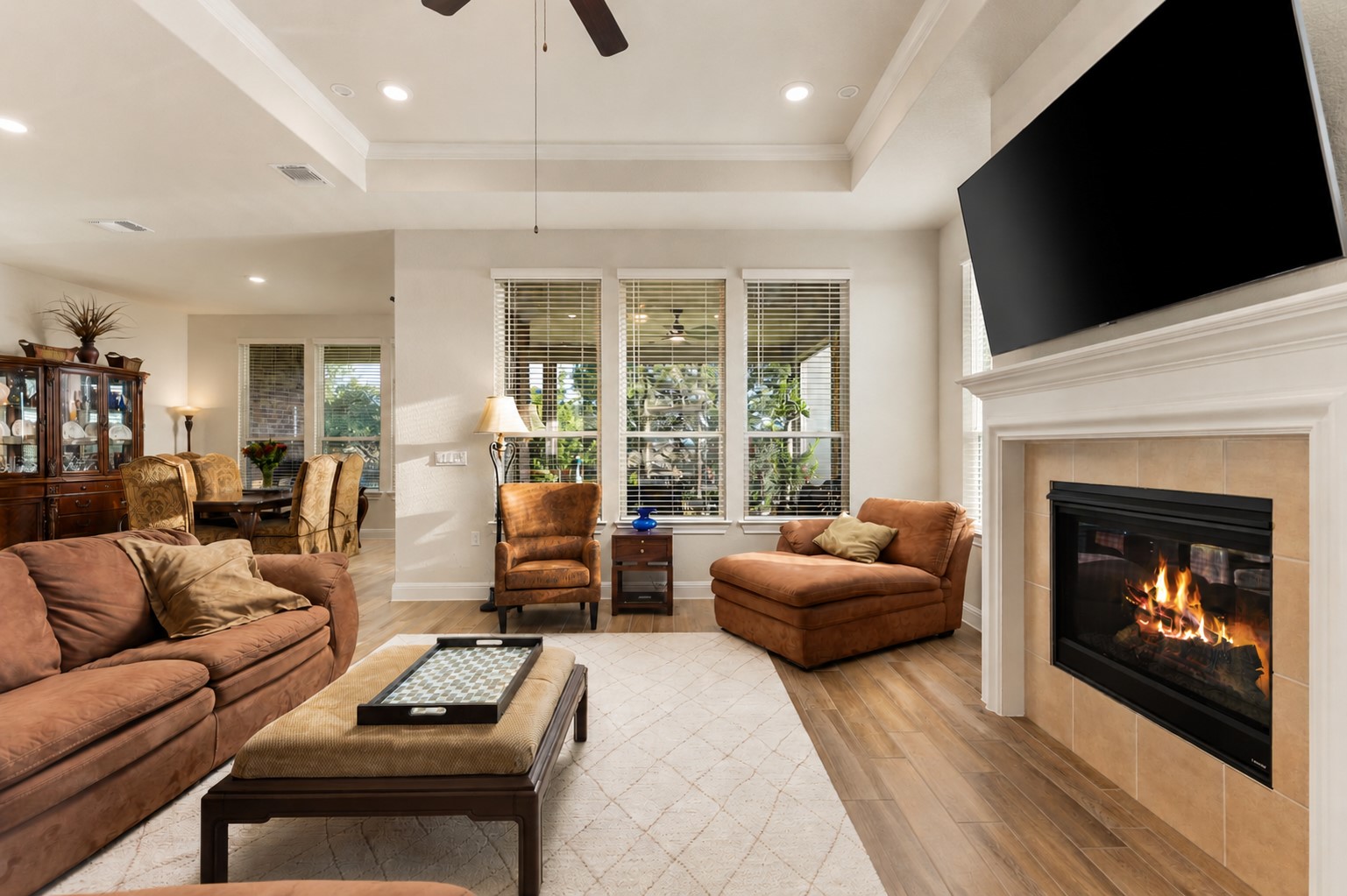 112 Telegraph Lane Georgetown, TX 78633 - Photo 11 of 35 There is room for tons of seating, and the numerous windows make the room bright.