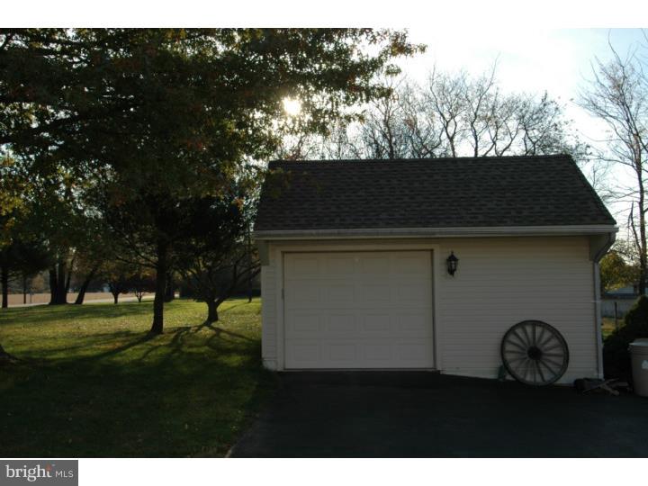 679 Mansfield Road West Columbus, NJ 08022 - Photo 22 of 25 Garage