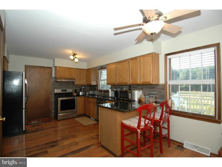 679 Mansfield Road West Columbus, NJ 08022 - Photo 8 of 25 Kitchen