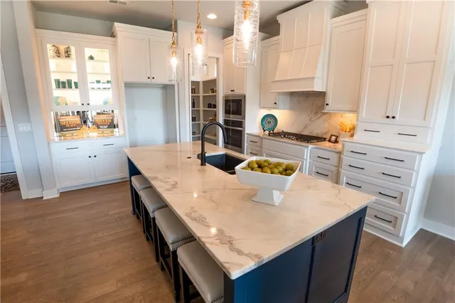 $984,950 | 9301 West 168th Street, Overland Park, KS 66085