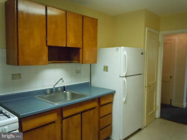 136 Cherrydell Road Baltimore, MD 21228 - Photo 5 of 15 Kitchen