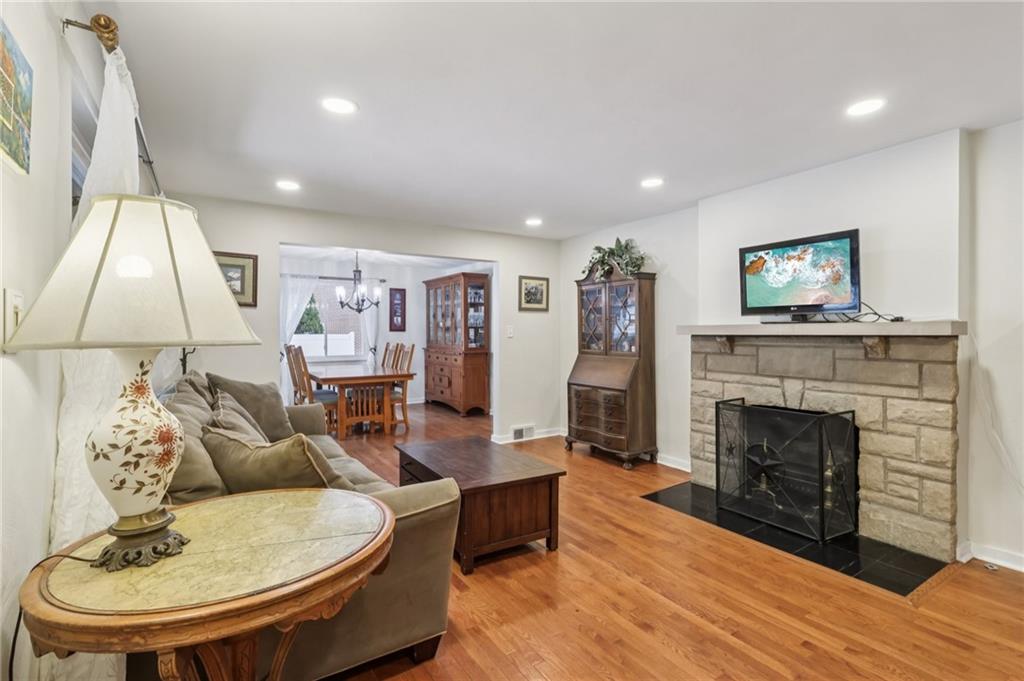 47 Churchill Road Pittsburgh, PA 15235 - Photo 4 of 31 Gallery Image 4