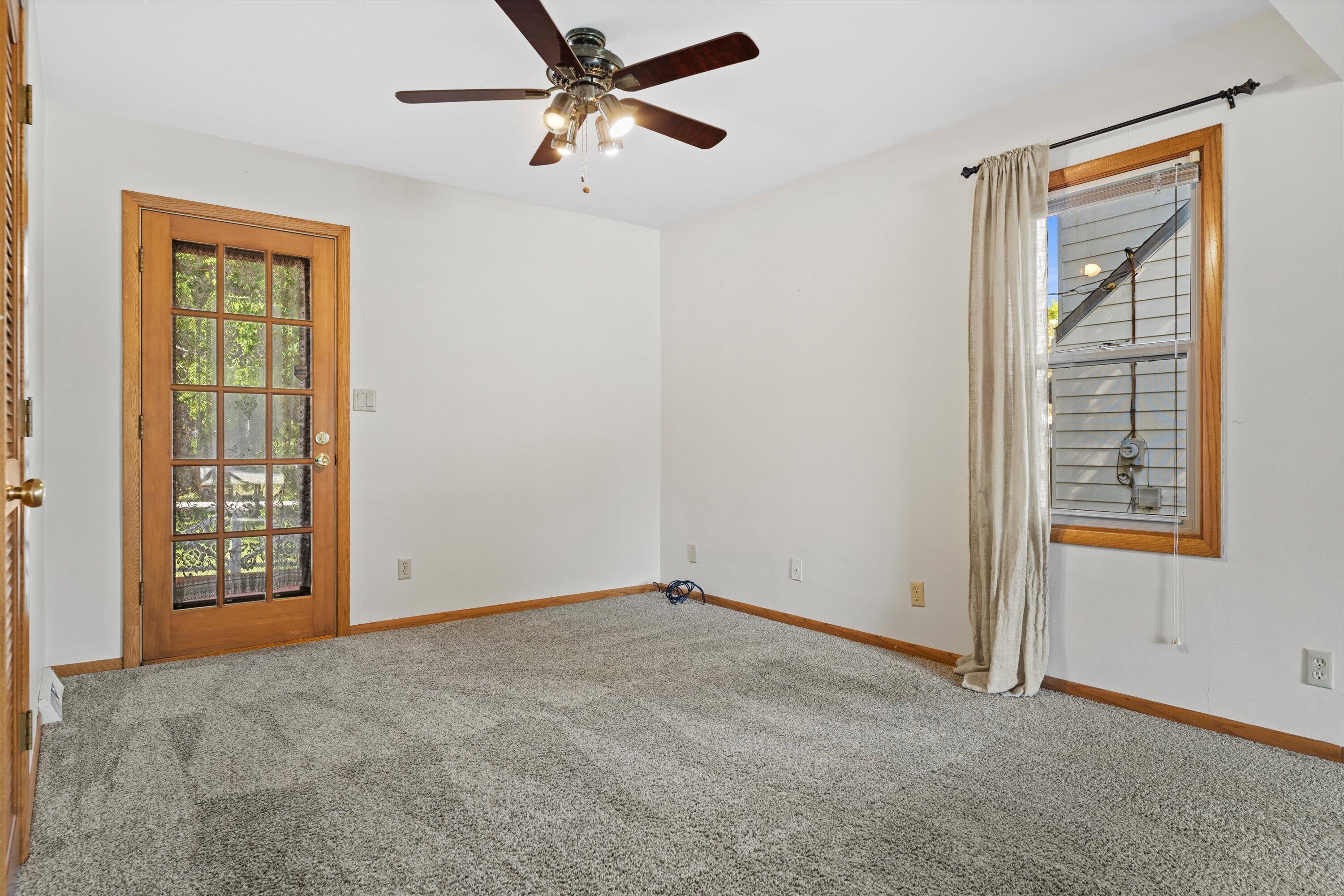 1085 South Calhoun Road Brookfield, WI 53005 - Photo 7 of 34 06-IMG_1153