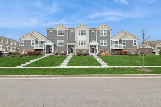 $349,900 | 3828 Gansett Parkway, Elgin, IL 60124