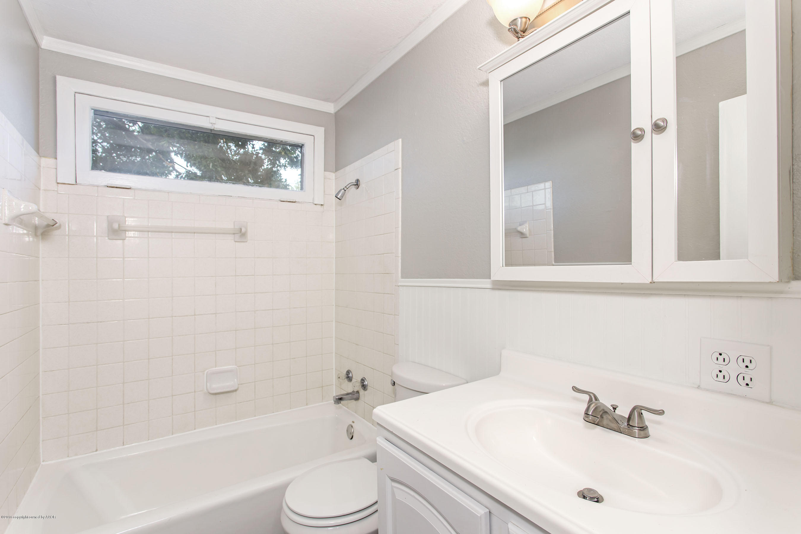 4226 South Jackson Street Amarillo, TX 79110 - Photo 10 of 20 Main Bath