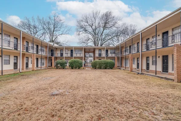 $945 | 3646 Spottswood Avenue, Unit 9, Memphis, TN 38111