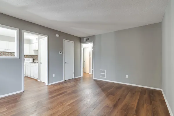 $945 | 3646 Spottswood Avenue, Unit 9, Memphis, TN 38111