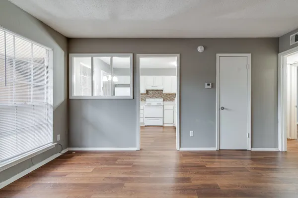 $945 | 3646 Spottswood Avenue, Unit 9, Memphis, TN 38111