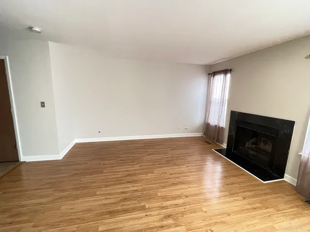 $1,995 | 219 Green Knoll Lane, Streamwood, IL 60107