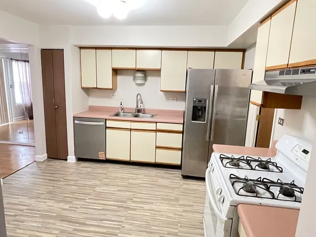 $1,995 | 219 Green Knoll Lane, Streamwood, IL 60107