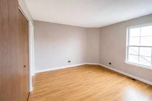 $1,995 | 219 Green Knoll Lane, Streamwood, IL 60107