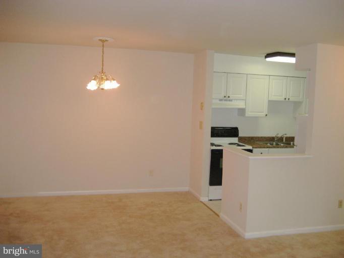8110 Colony Point Road, Unit 219 Springfield, VA 22152 - Photo 4 of 8 Dining Room