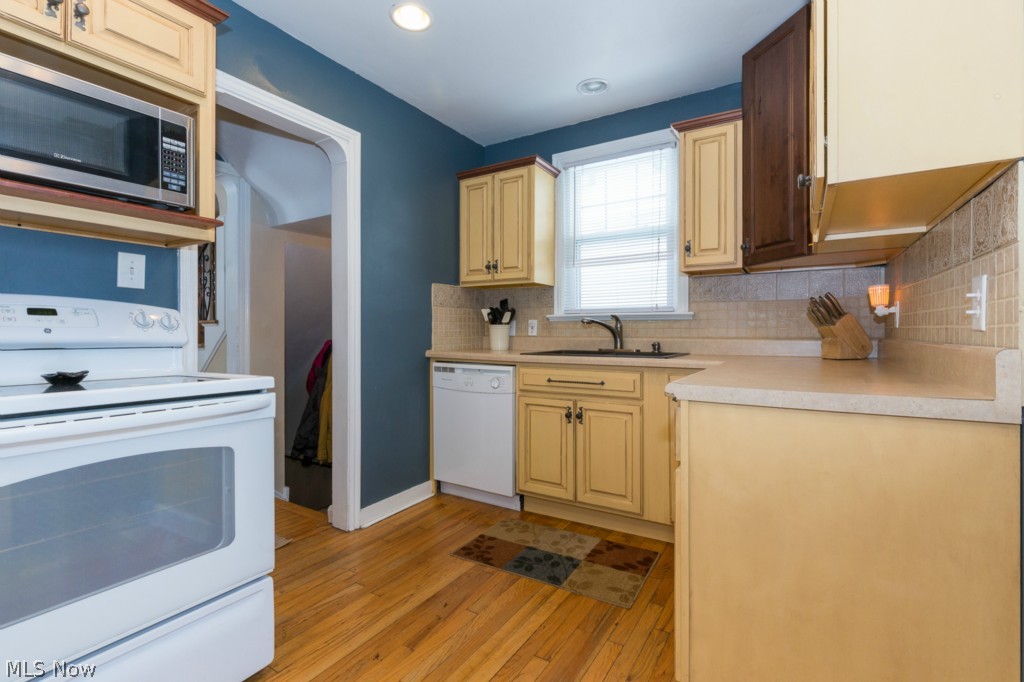955 Rushleigh Road Cleveland Heights, OH 44121 - Photo 5 of 25