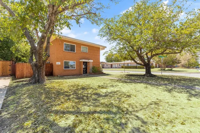 $1,200 | 5837 Locke Avenue, Unit D, Fort Worth, TX 76107