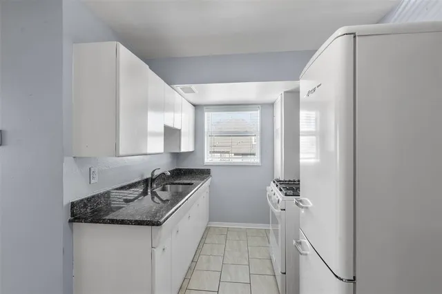 $1,200 | 5837 Locke Avenue, Unit D, Fort Worth, TX 76107