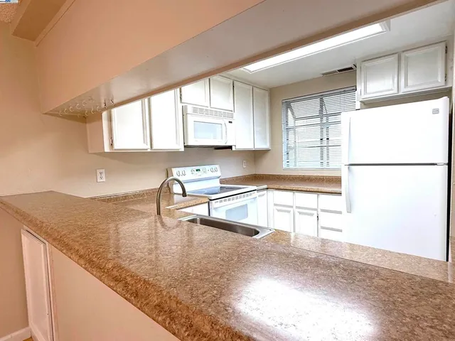 $2,995 | 6100 Joaquin Murieta Avenue, Newark, CA 94560