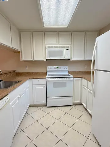 $2,995 | 6100 Joaquin Murieta Avenue, Newark, CA 94560