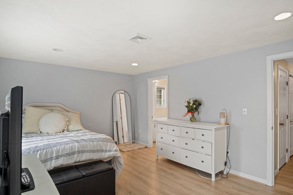 20 Casey Circle, Unit 20 Waltham, MA 02451 - Photo 21 of 38 a bedroom with a bed and a dresser