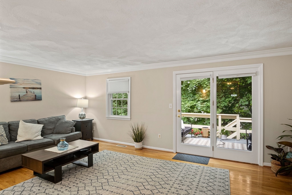 20 Casey Circle, Unit 20 Waltham, MA 02451 - Photo 9 of 38 a living room with furniture and a window