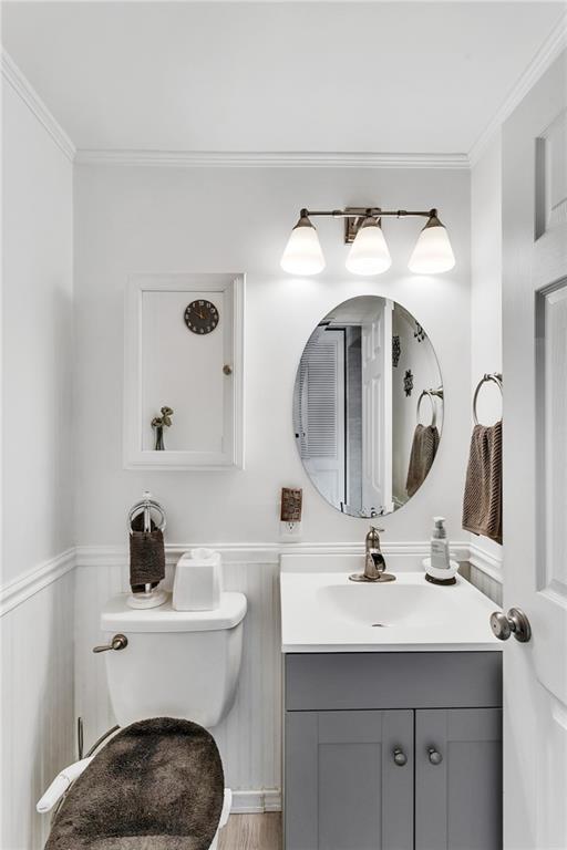 4 B Springwood Square Harwick, PA 15049 - Photo 11 of 32 a bathroom with a sink and a mirror