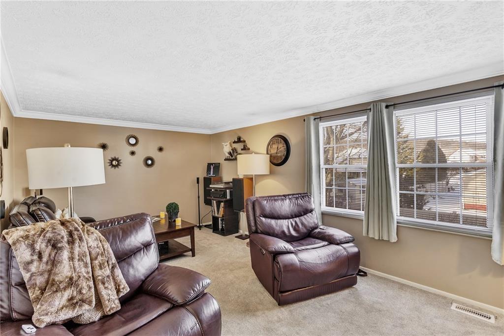 4 B Springwood Square Harwick, PA 15049 - Photo 13 of 32 a living room with furniture and a window