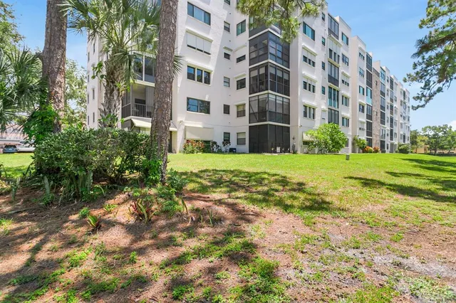 $349,900 | 8186 Terrace Garden Drive North, Unit 101, St. Petersburg, FL 33709