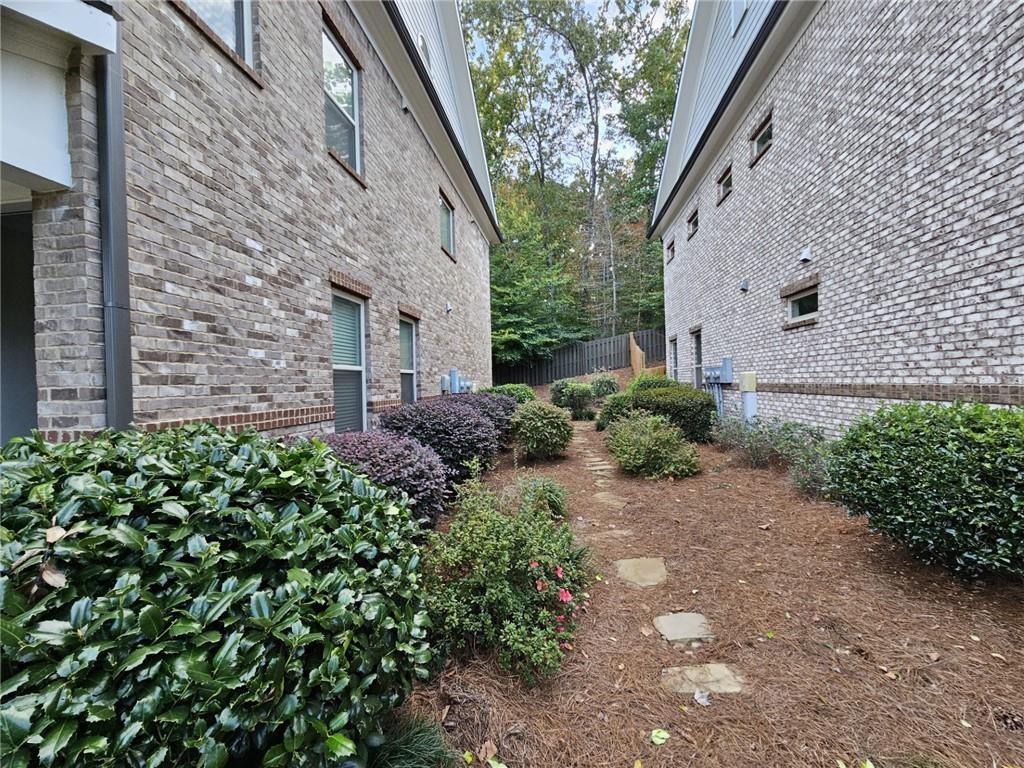 3920 Glenview Club Lane Duluth, GA 30097 - Photo 37 of 44 a backyard of a house with lots of green space