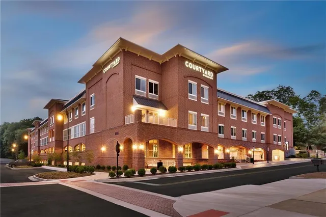 $499,900 | 3920 Glenview Club Lane, Duluth, GA 30097