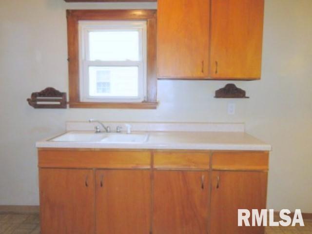 2013 4th Street Moline, IL 61265 - Photo 10 of 33 Gallery Image 10