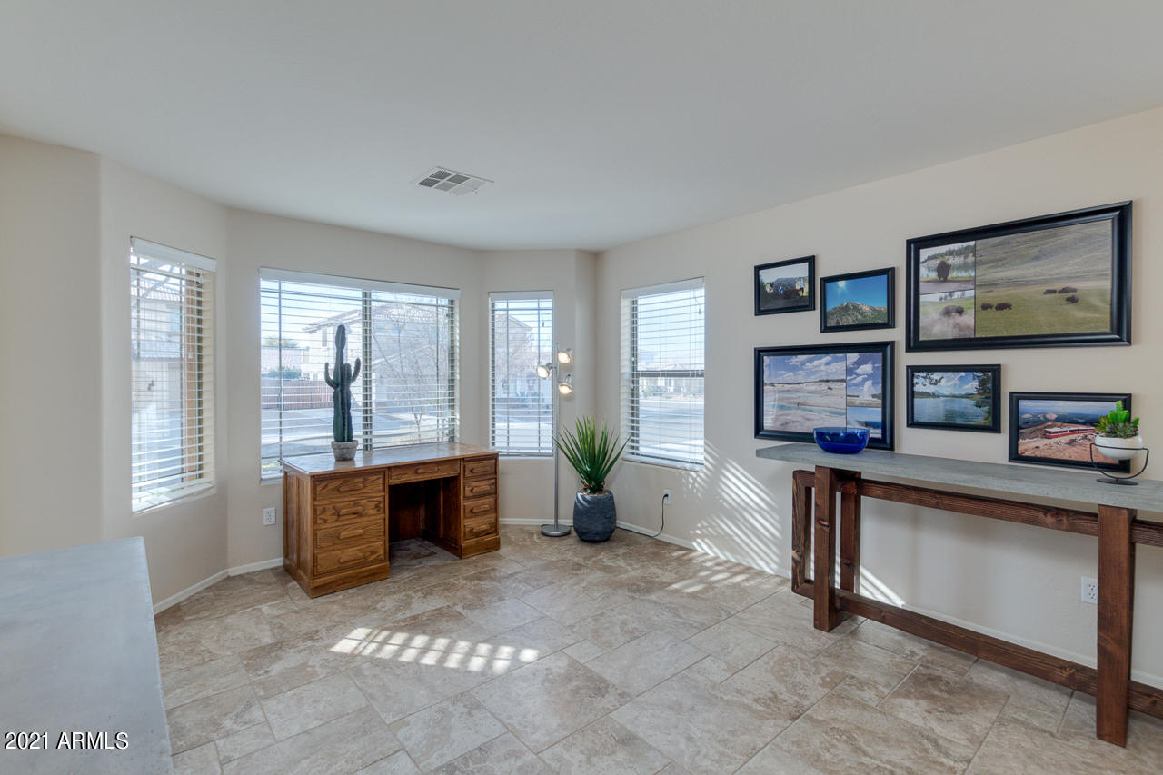 2412 West Steed Ridge Phoenix, AZ 85085 - Photo 4 of 50 04-Steed