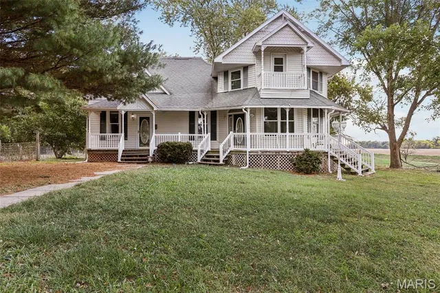 $302,000 | 2074 North 425 Street, Vandalia, IL 62471