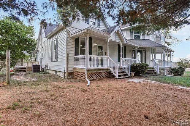 $302,000 | 2074 North 425 Street, Vandalia, IL 62471