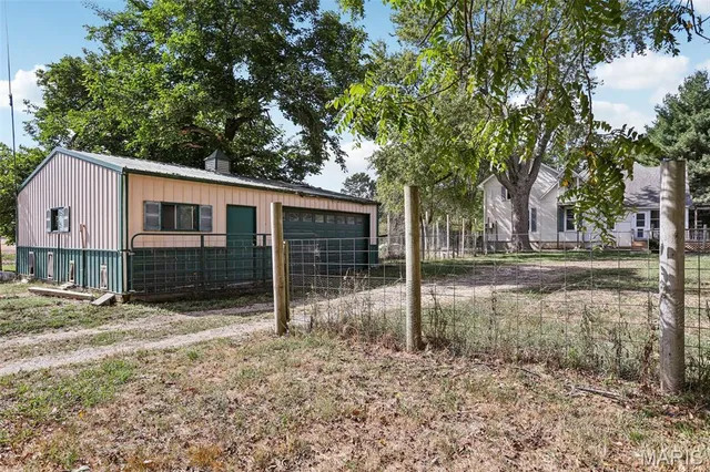 $302,000 | 2074 North 425 Street, Vandalia, IL 62471