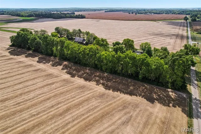 $302,000 | 2074 North 425 Street, Vandalia, IL 62471